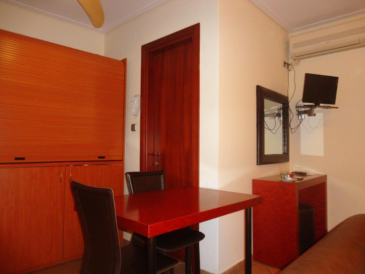 Lirio Guest House Makrakómi Eksteriør bilde