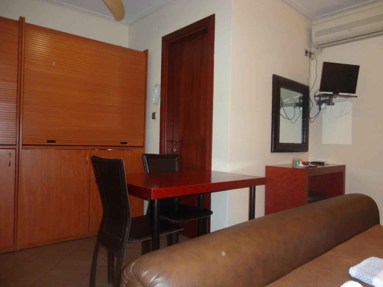 Lirio Guest House Makrakómi Eksteriør bilde